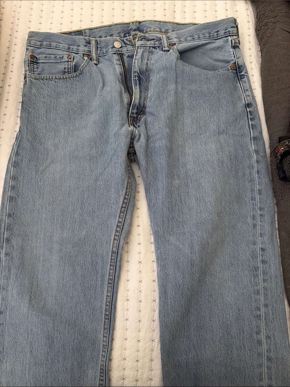 Levi's Light Blue Denim Jeans with Tan Leather Patch 35x32 - Picture 3 of 9